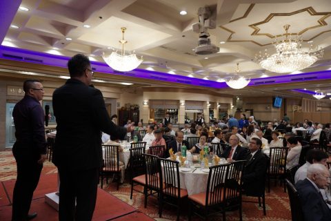 The afternoon service was followed by a celebratory banquet at a nearby restaurant. Attendees listened to testimonies about the group’s history, and members expressed gratitude to the L.A. Chinese church for its support along the way. Small candles were on each table as a gift to guests, with votives designed to carry the “We Are the Light of the World” theme. Photo provided by Jeffery Chan