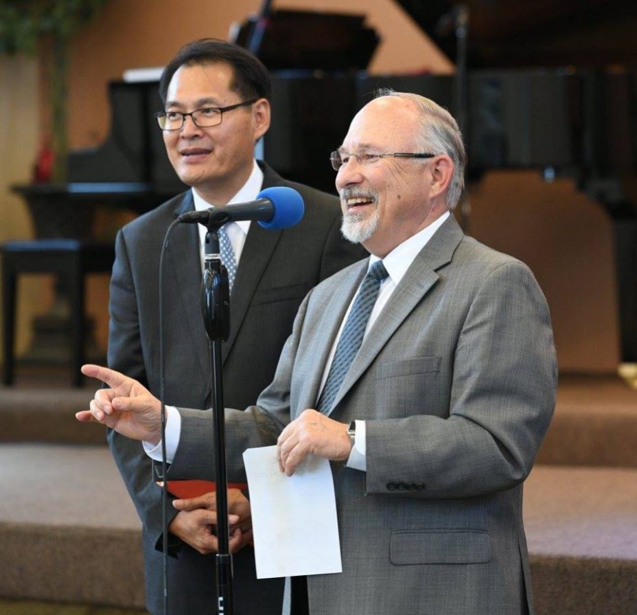 SCC Executive Secretary John H. Cress introduces the 30 students of the inaugural class and delivers a challenge to them, as Pastor Vinh Nguyen (left) translates. Photo by Hien B. Tran