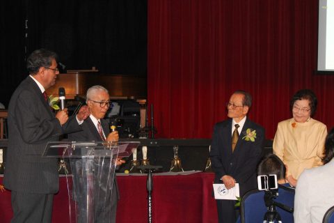 Salazar honors Mr. & Mrs. Nakamura, founders of Tozai. Photos by Dennis Imai.