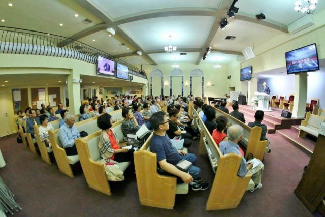 Sixty non-members attend an evangelistic seminar, presented by Pastor Myung Ho Kim, at L.A. Central Korean church in Sept. 2017. Photos provided by Hye Won Moon.