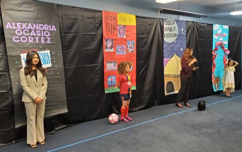 Students are organized in “exhibit halls” throughout the
campus, where guests heard speeches from a variety of
historical figures, past and present.