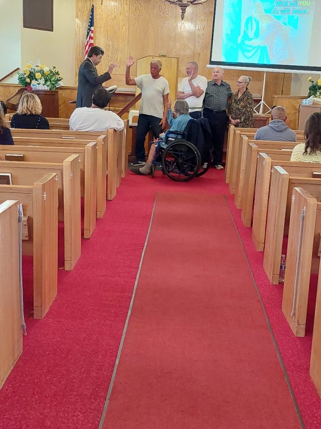 Five attendees make
decisions for baptism
during the three-week
Revelation seminar at
High Desert church.