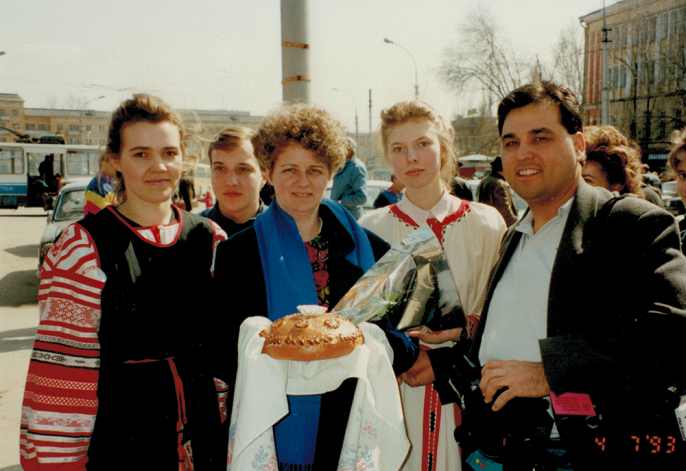 (From left to right) Sveta Gavelo, Jan, Olga, Phil. Phil’s and Jan’s first meeting with Lena (not pictured) and Olga in Saratov, Russia in April 1993. Gavelo served as the group’s translator