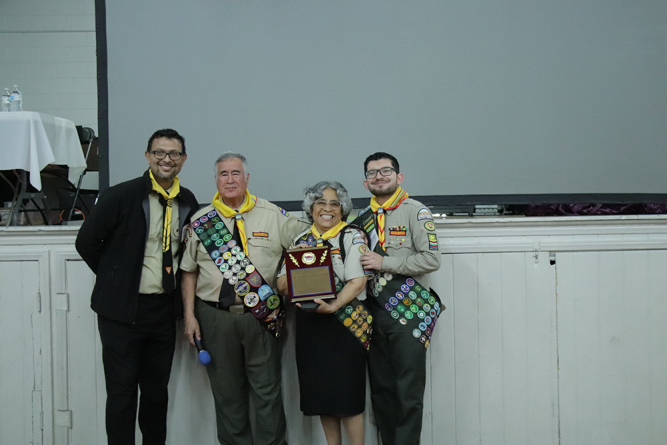 From left to right: Sal Garcia, Javier Elenes, Antonia Elenes, and Matthew Reyes. Javier and Antonia Elenes accept an award for their years of dedicated service. Former PBE and Pathfinder area coordinators, the Eleneses traveled from out of state to participate in this
year’s PBE.